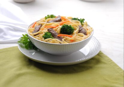 Linguine with sirloin steak, carrots, and broccoli in a teriyaki sauce